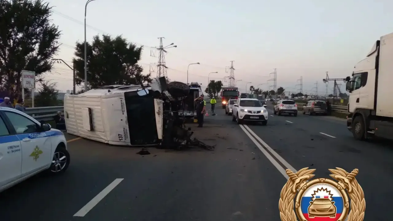 На трассе М-5 в Самарской области автобус опрокинулся после взрыва колеса — Самара Сейчас
