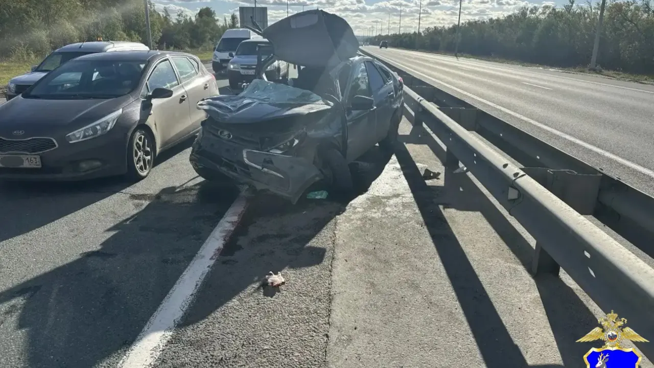 В Красноярском районе после столкновения LADA Granta и грузовика водитель доставлен в медучреждение — Самара Сейчас