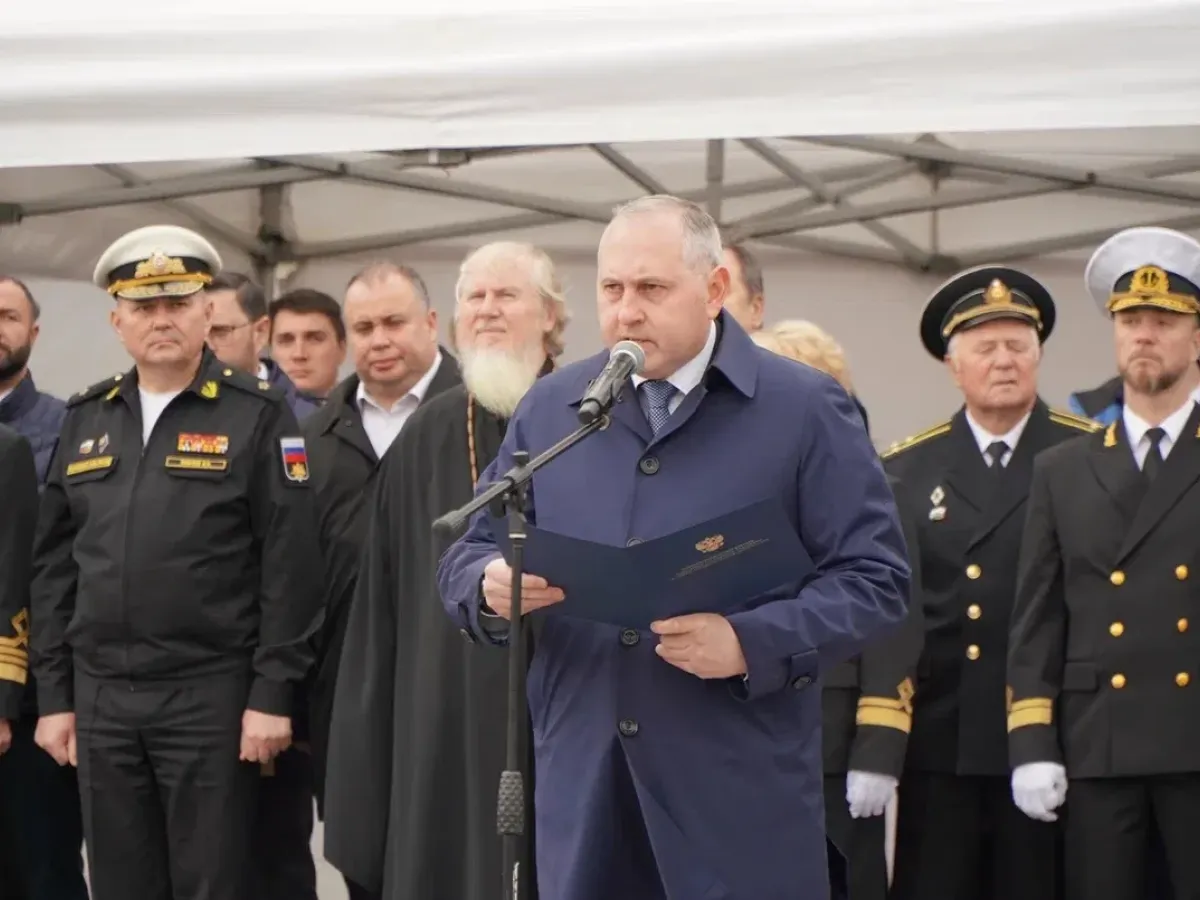 На Дворцовой площади посвятили в курсанты и студенты университета Макарова