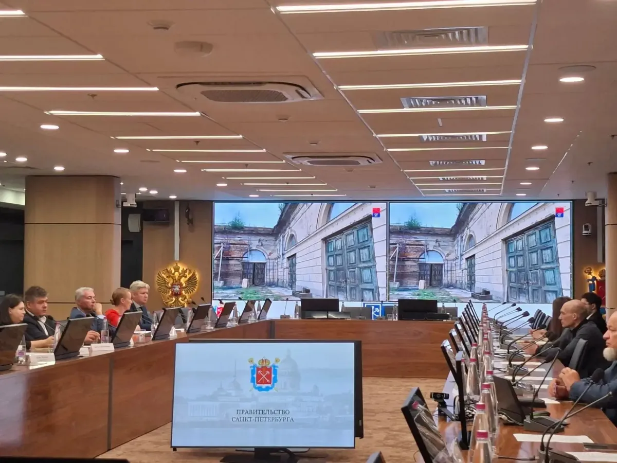 В Петербурге обсудили программу «Рубль за метр» и восстановление объектов наследия