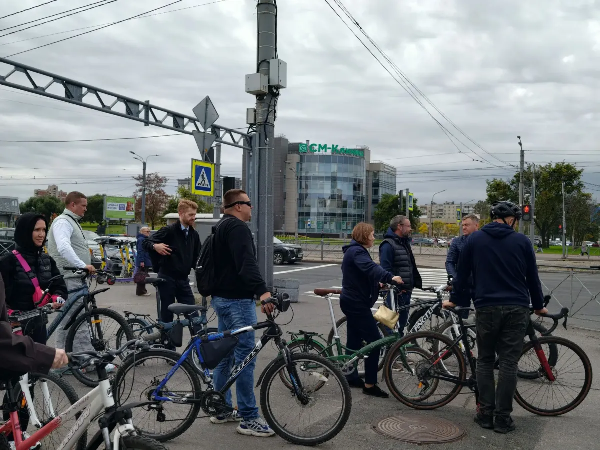 На Бухарестской улице открыли новый участок веломаршрута
