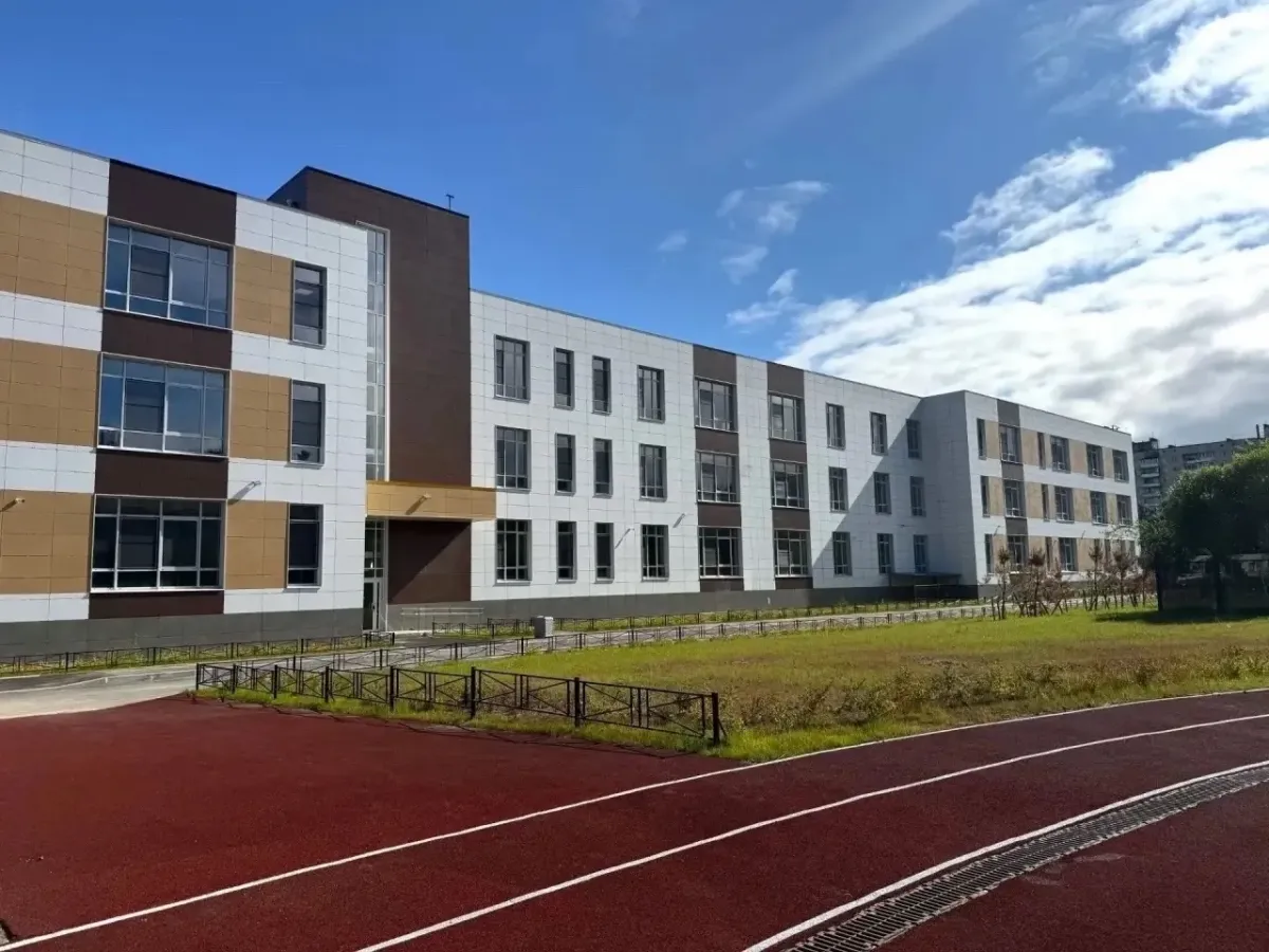 Две новые школы в Петербурге приняты в городскую собственность