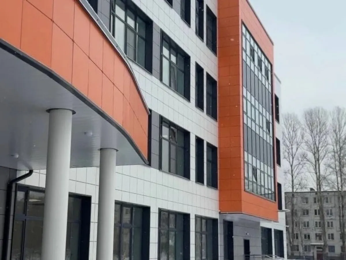 Две новые школы в Петербурге приняты в городскую собственность