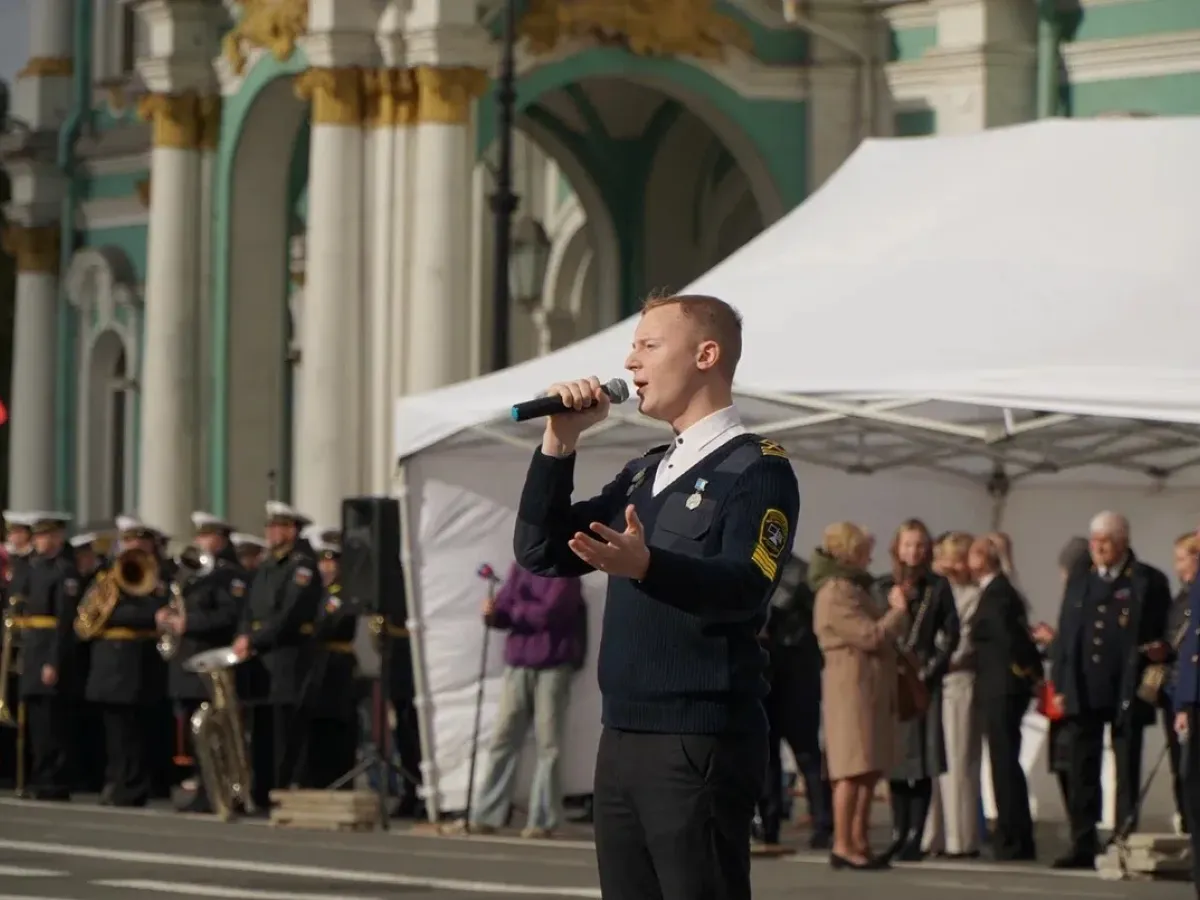 На Дворцовой площади посвятили в курсанты и студенты университета Макарова