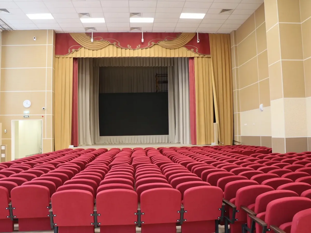 Две новые школы в Петербурге приняты в городскую собственность