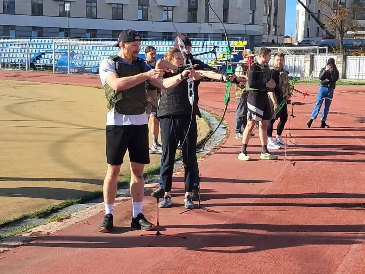 На Петровском стадионе определились участники финала «Эстафеты Героев 2026»