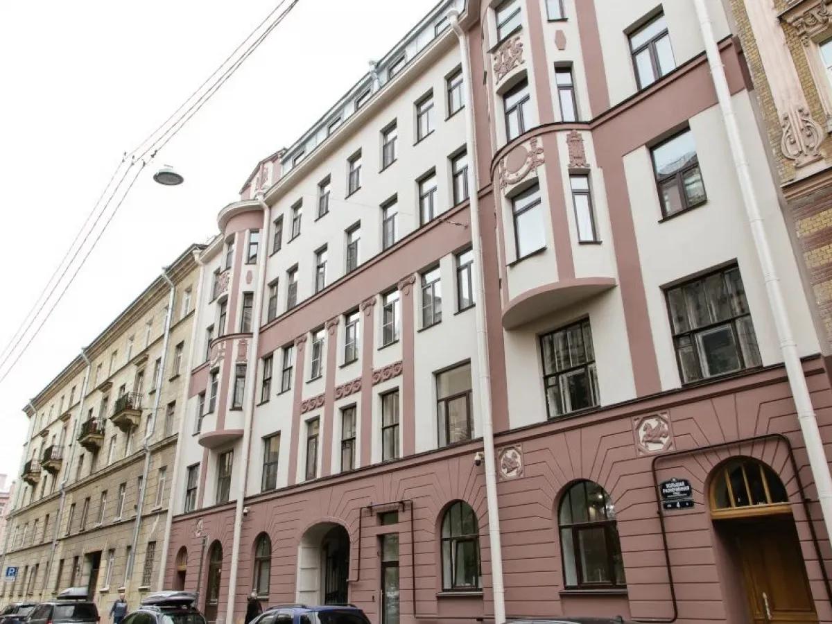 На Большой Разночинной завершается капремонт фасада исторического дома