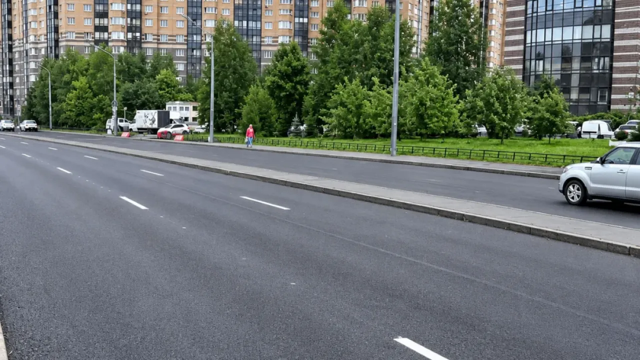 В Выборгском районе обновили Заречную улицу и улицу Михаила Дудина