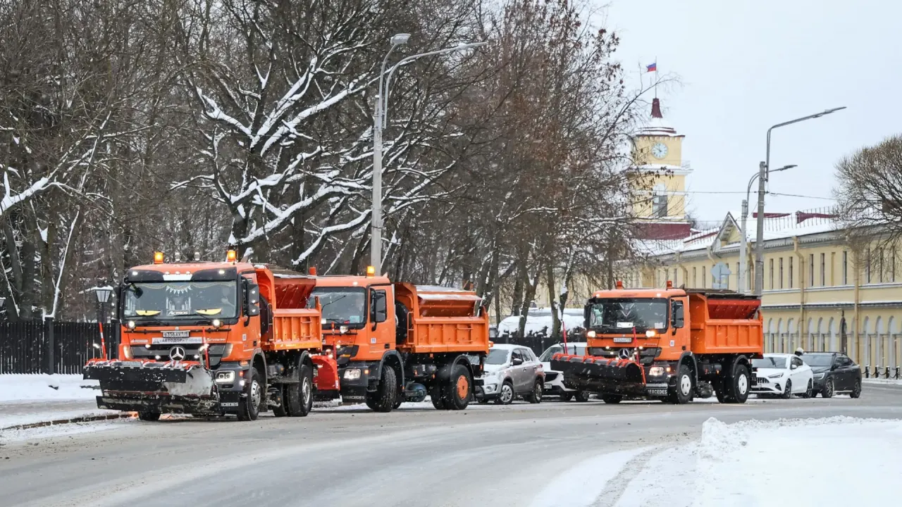 Петербург подготовил более 2 тысяч единиц техники для зимней уборки дорог и зелёных территорий — Санкт-Петербург Сейчас