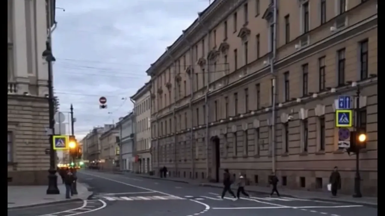 На Вознесенском проспекте в Петербурге заработал новый светофо? — Санкт-Петербург Сейчас