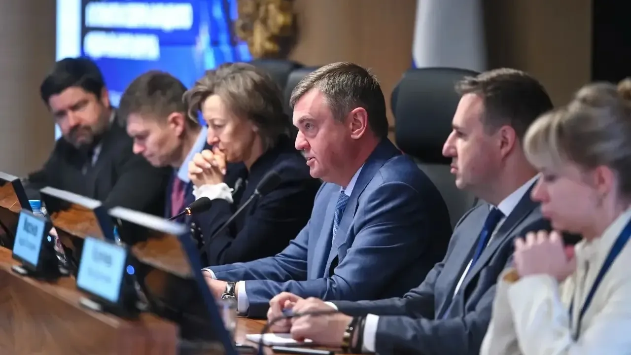 В Невской ратуше проходит совещание по развитию экспорта в Северо-Западном округе — Санкт-Петербург Сейчас
