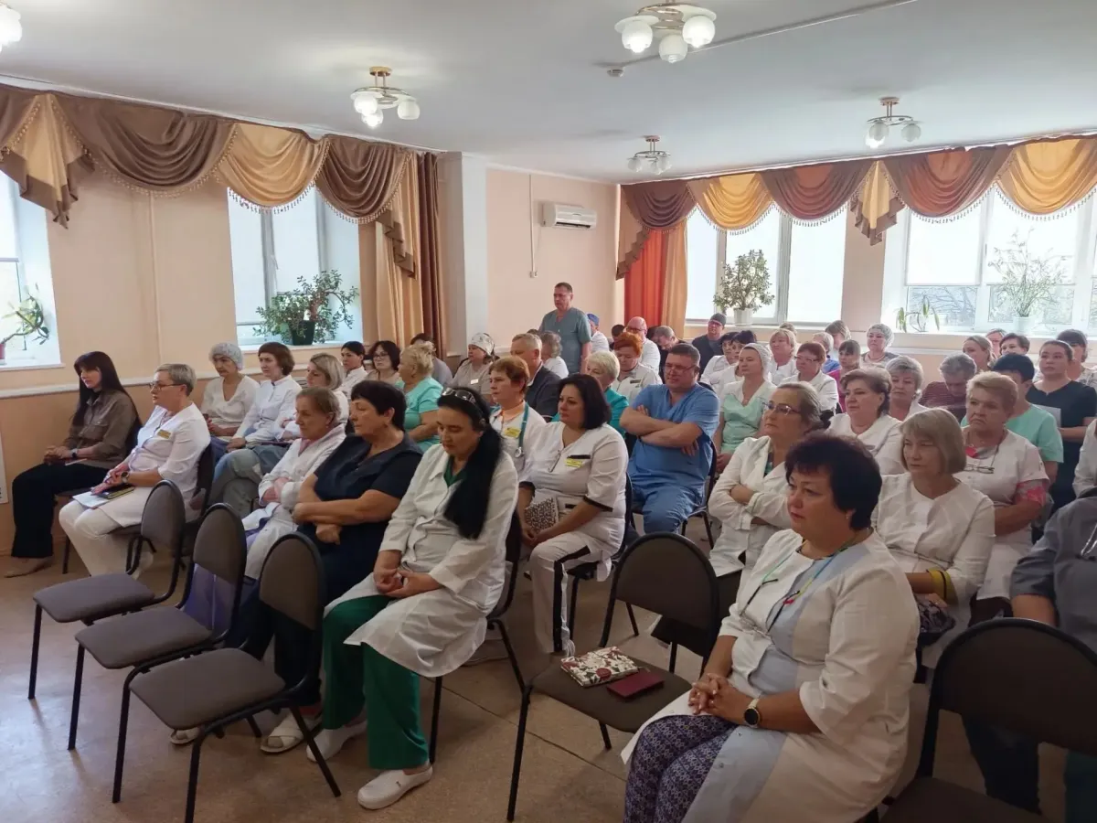 Виталий Луцет провел административный обход в Вольской районной больнице