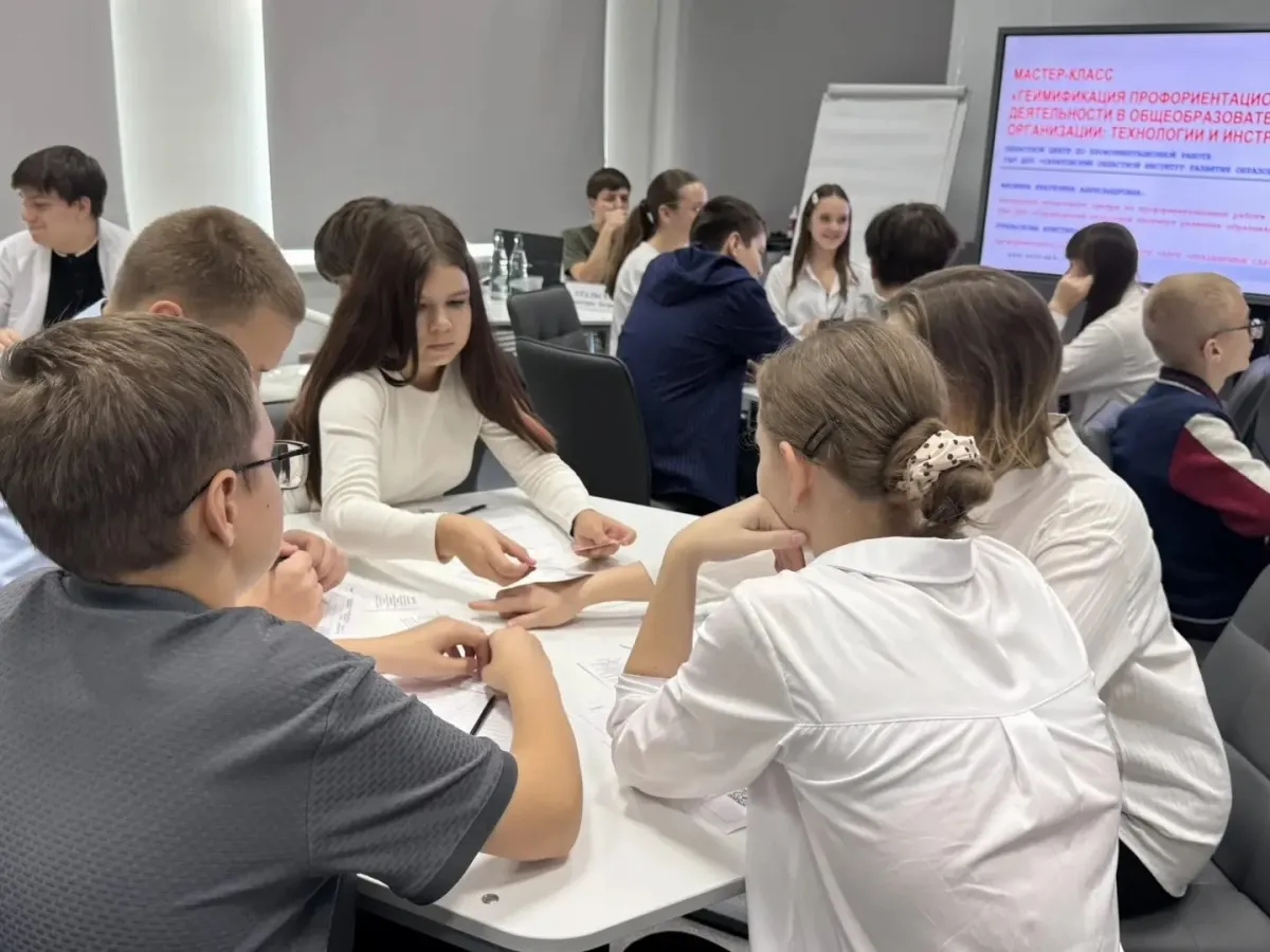 В Саратовском областном институте развития образования провели мастер-класс по профориентации