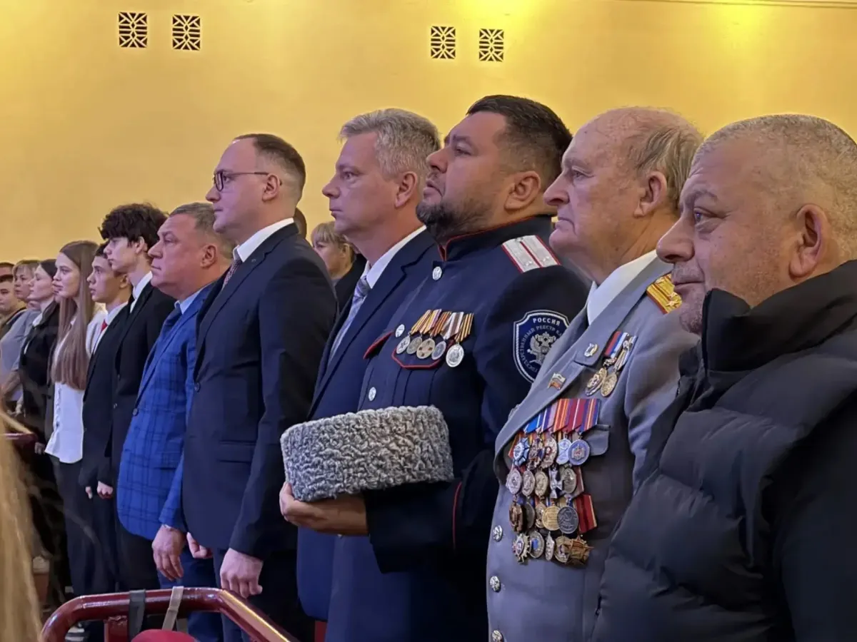 В Ленинском районе Саратова отметили сотрудников и ветерана органов внутренних дел