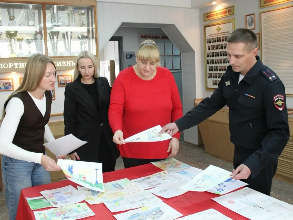 В Саратовской области завершается отборочный этап конкурса детского рисунка о работе родителей в полиции
