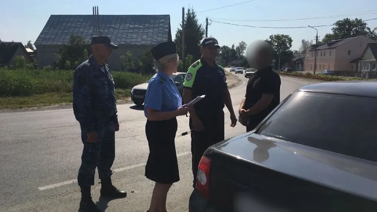 В Базарном Карабулаке приставы и автоинспекторы провели рейд по должникам