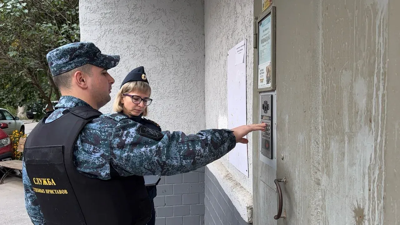 В Заводском районе Саратова приставы арестовали машины должников за тепло