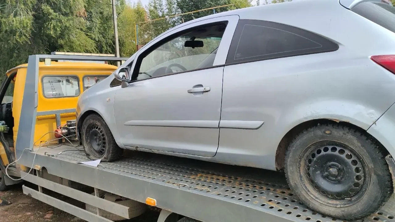 Судебные приставы конфисковали автомобиль у жительницы Марксовского района