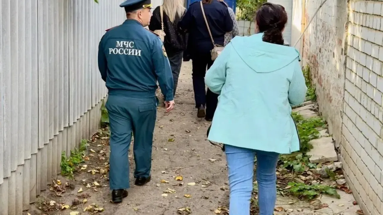 МЧС провело рейд по семьям в социально опасном положении в Саратове — Саратов Сейчас
