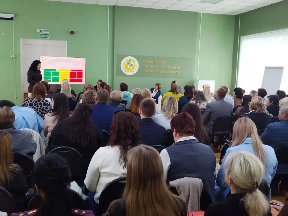 В Смоленской области обсудили новый алгоритм помощи детям и семьям