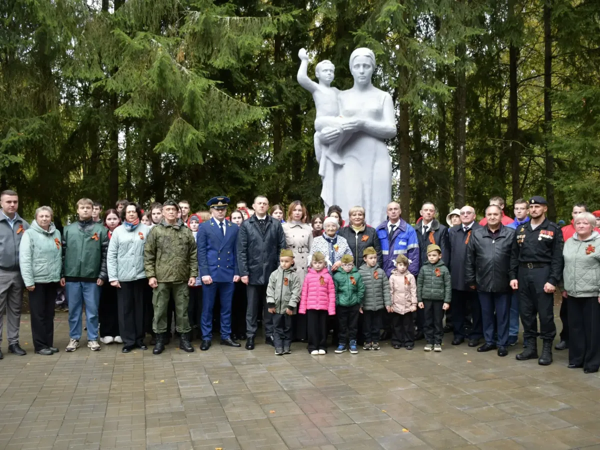 В Жукове зажгли Вечный огонь на мемориале «Памяти павших односельчан»