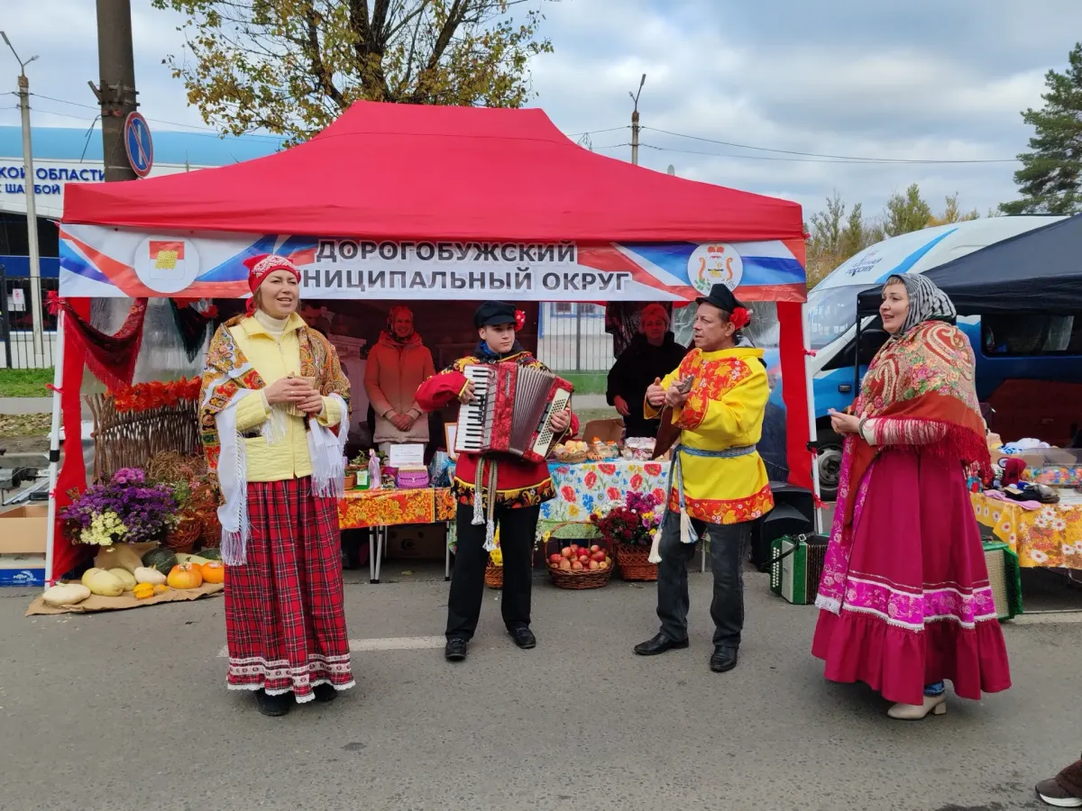 В Смоленске прошли осенние сельхозярмарки на трёх площадках