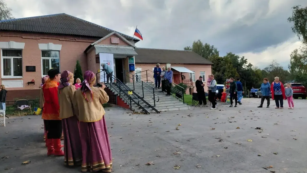 В Смоленском округе у избирательных участков организовали культурную программу — Смоленск Сейчас