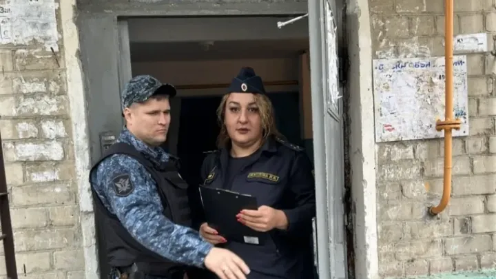 В Невинномысске приставы помогли бывшей супруге вселиться в квартиру — Ставрополь Сейчас