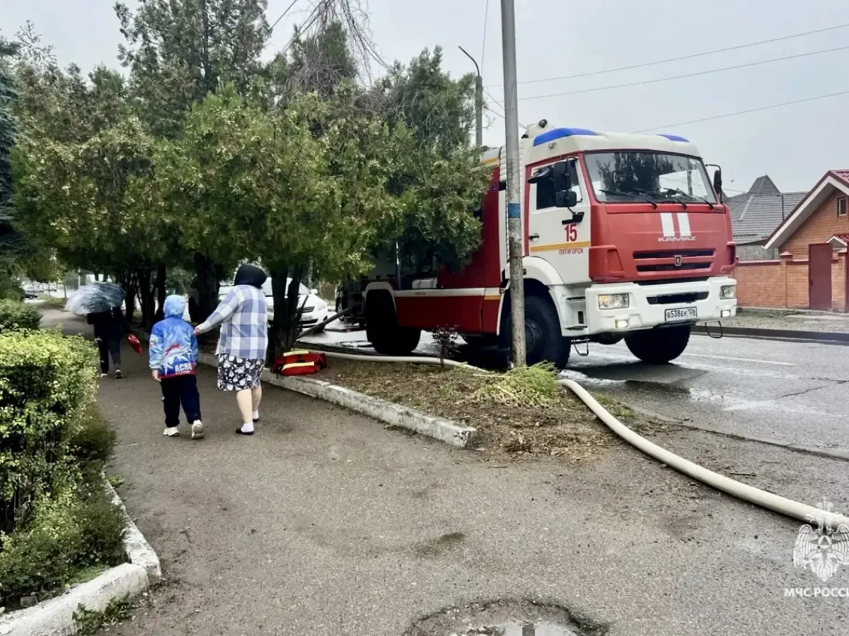 В Горячеводском пожарные спасли 5 человек из горящей многоэтажки