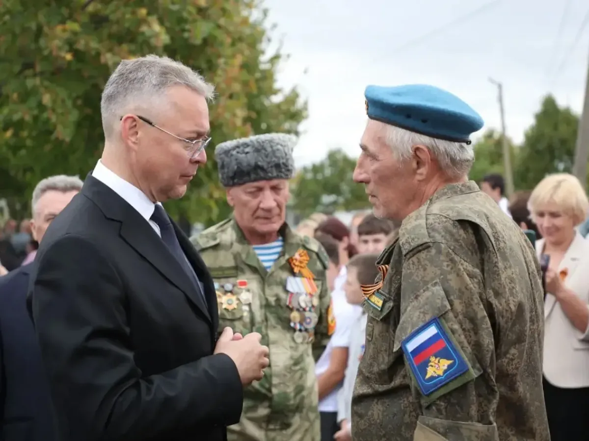 В селе Вревском открыли Аллею памяти земляков-участников СВО