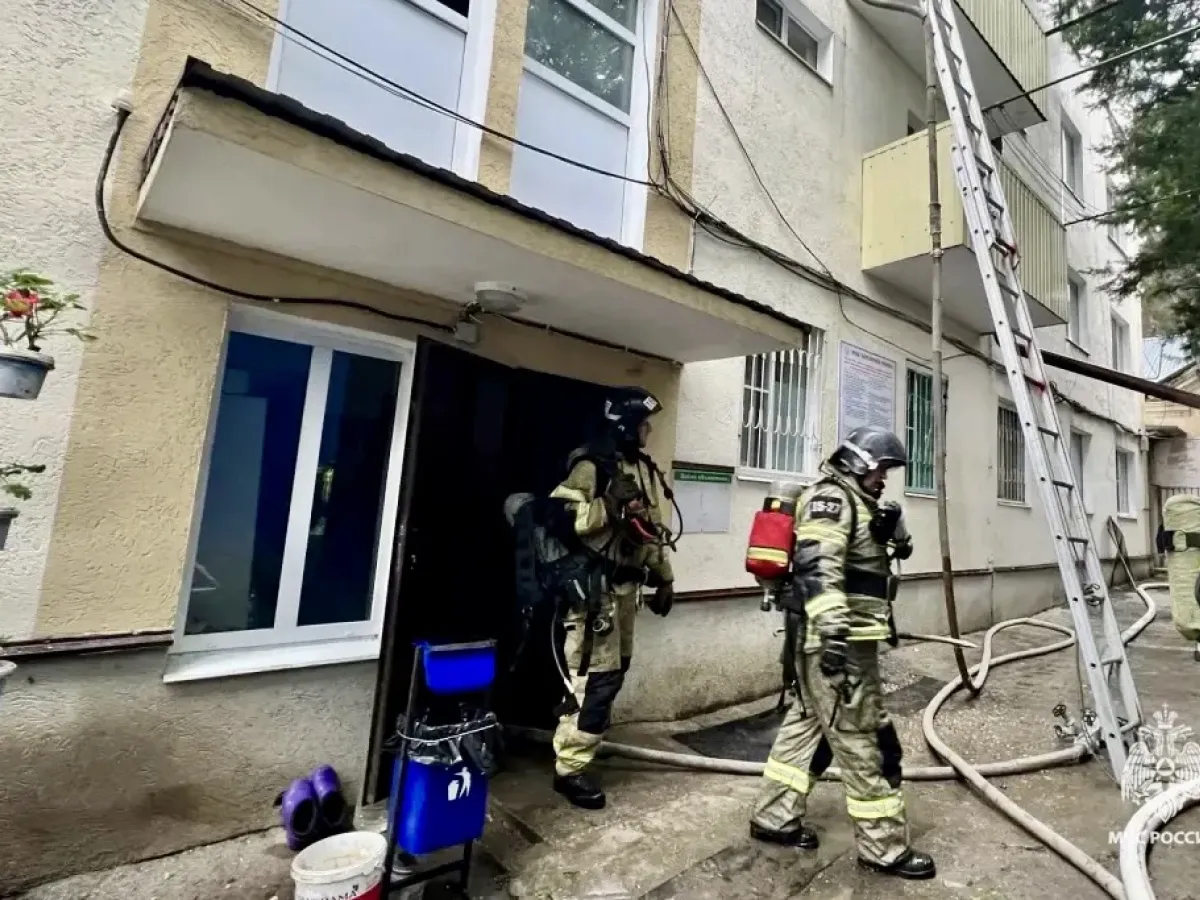 В Горячеводском пожарные спасли 5 человек из горящей многоэтажки