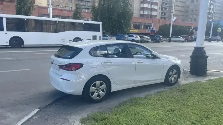 В Тамбове усилят контроль за парковкой на тротуарах и зеленых зонах — Тамбов Сейчас