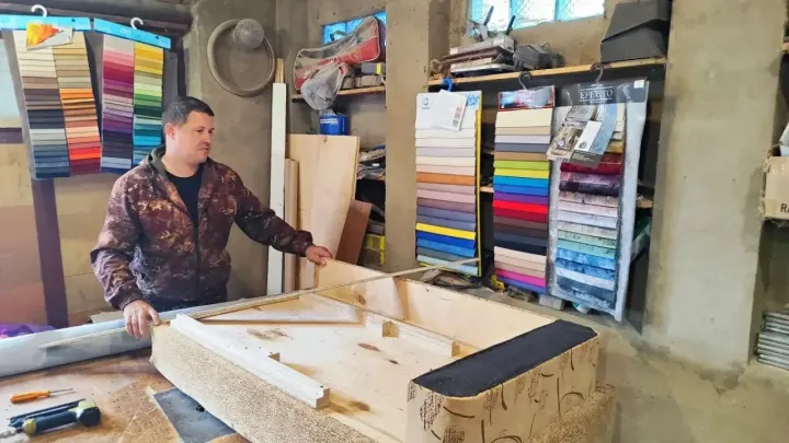Социальный контракт помог жителю Пичаевского округа открыть мебельную мастерскую — Тамбов Сейчас