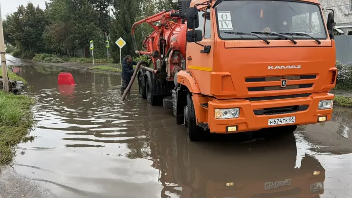 В Тамбове после дождей откачивают воду с проблемных участков дорог — Тамбов Сейчас