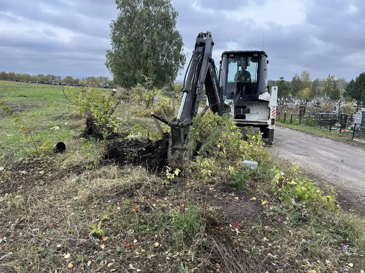 В Лужках ведут обустройство нового участка кладбища и оцифровку захоронений