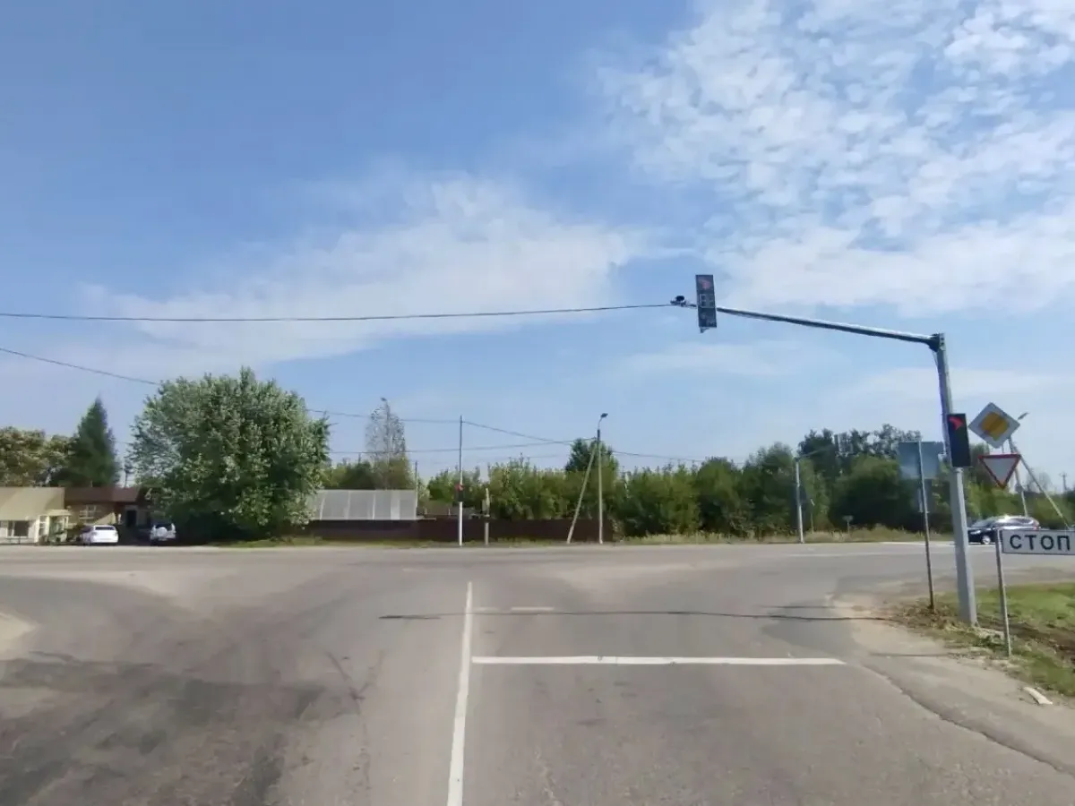 На въезде в деревню Лужки под Тамбовом установили новый светофо?