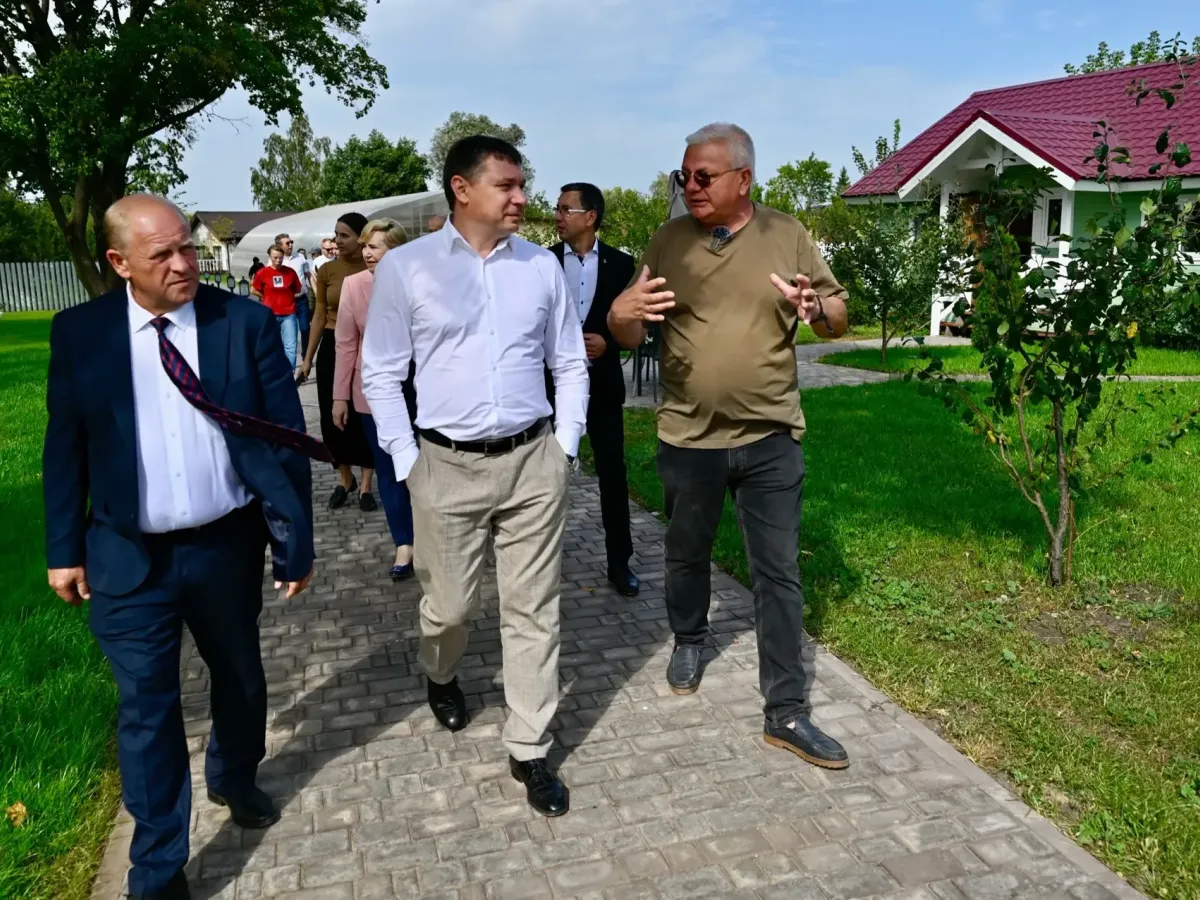 Евгений Первышов посетил социальные и туристические объекты в Петровском округе