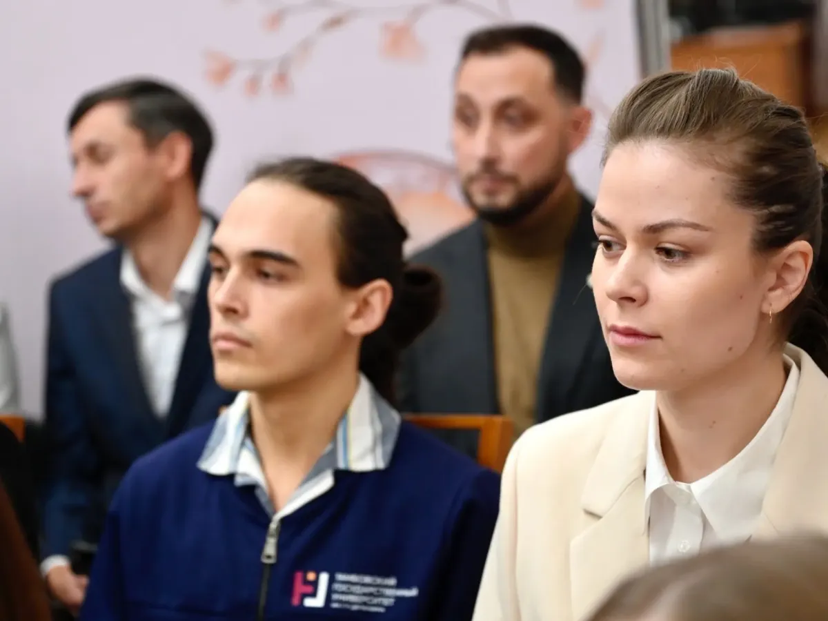Евгений Первышов встретился с педагогами и студентами в День учителя
