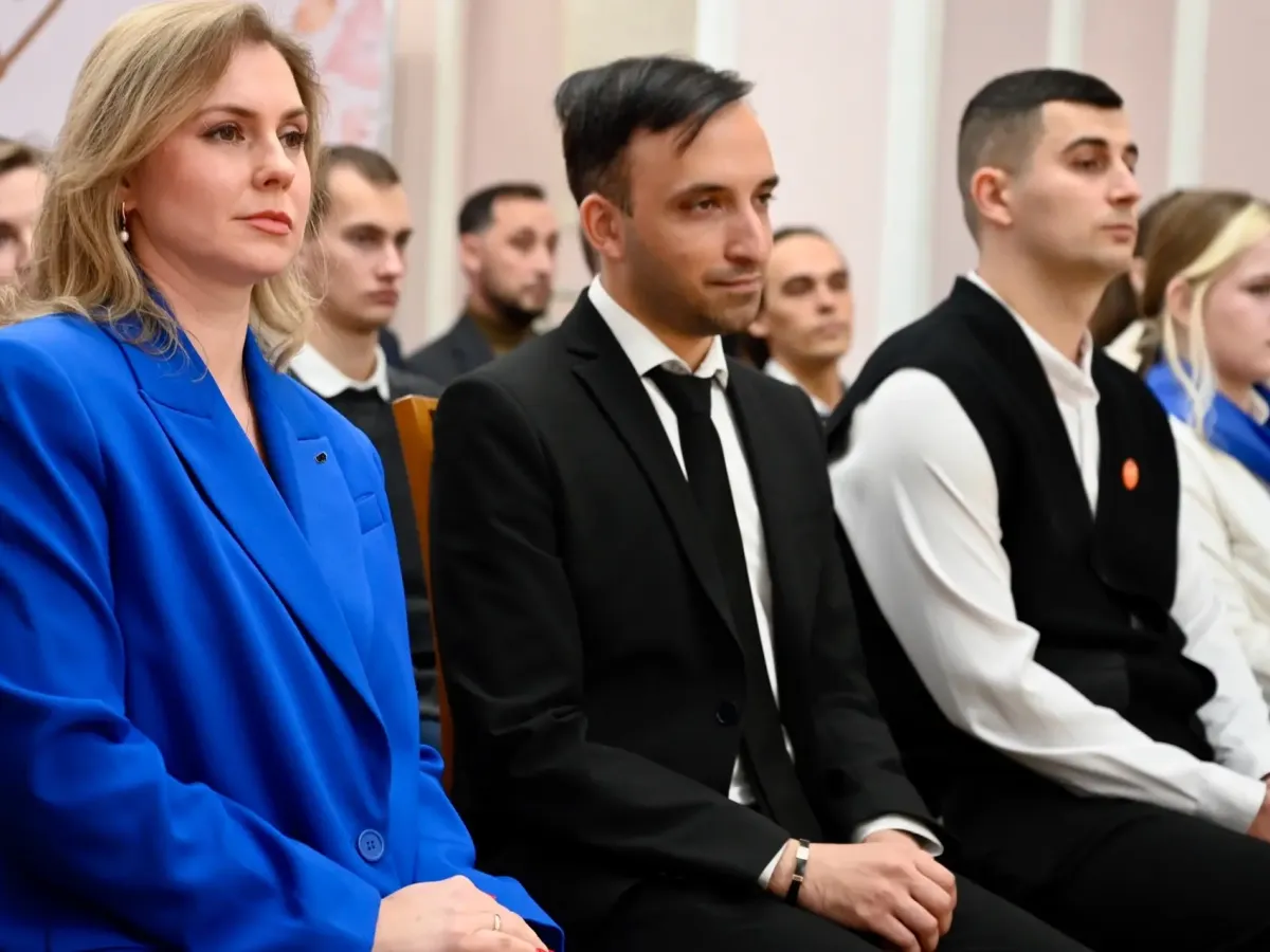 Евгений Первышов встретился с педагогами и студентами в День учителя