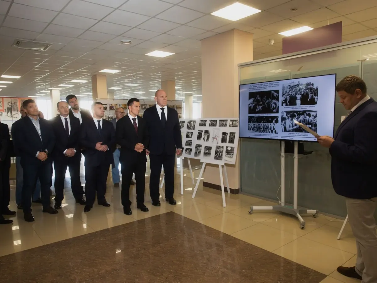 В Тамбове презентовали книгу Эдуарда Парканова о греко-римской борьбе