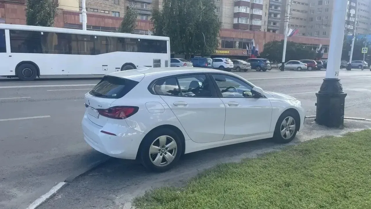 В Тамбове усилят контроль за парковкой на тротуарах и зеленых зонах — Тамбов Сейчас