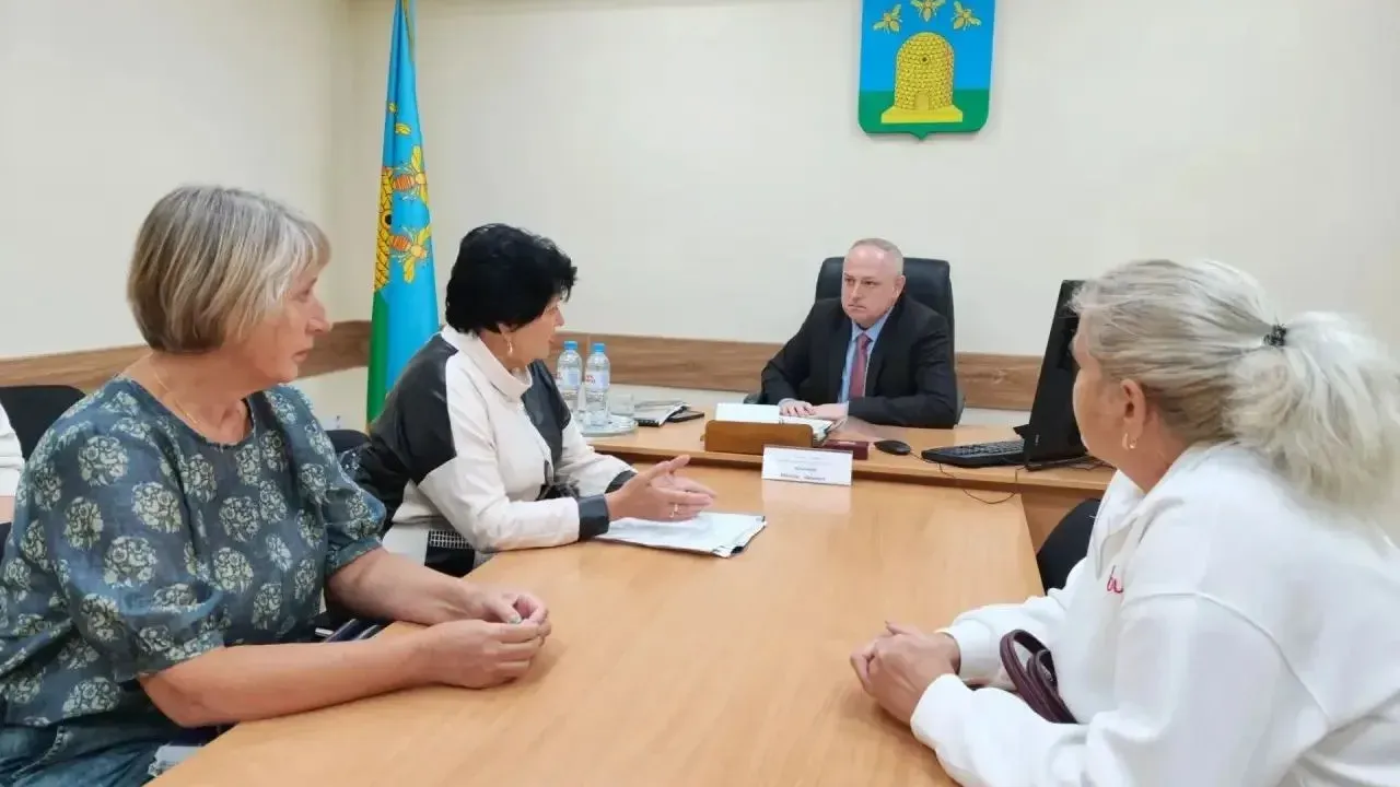 На личном приеме в Тамбове обсудили дворы, мусорные площадки и ремонт проезда — Тамбов Сейчас