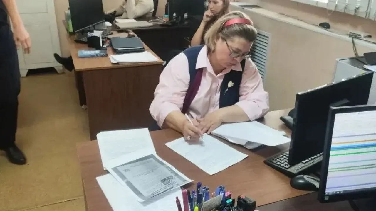 В Тамбове задержали женщину за незаконную расклейку объявлений на остановках — Тамбов Сейчас