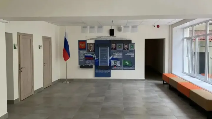 У корпусов школы № 45 в Томске организовали парковочные места — Томск Сейчас