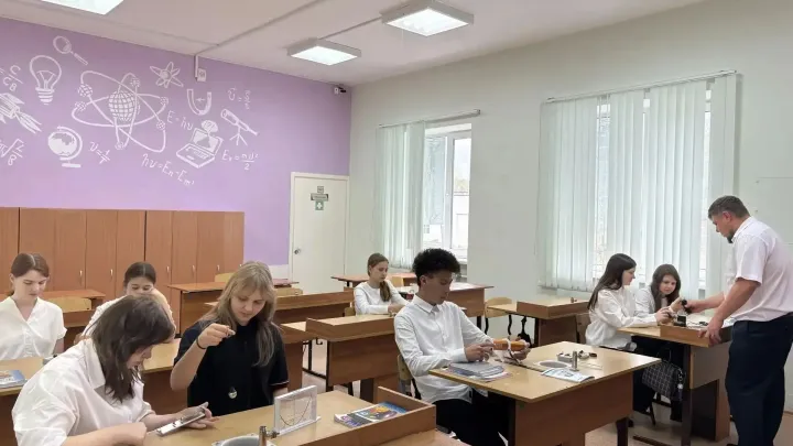 В школы Томской области передали почти 1,2 тысячи новых лабораторных установок по физике — Томск Сейчас