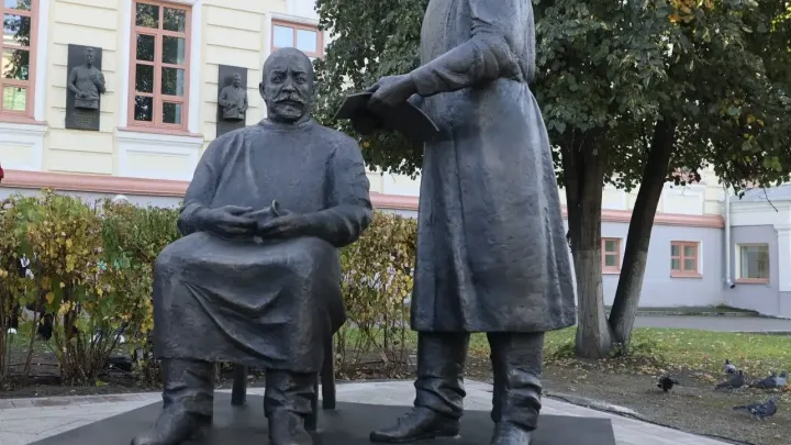 В Томске открыли памятник выдающимся профессорам-медикам Курлову и Яблокову — Томск Сейчас