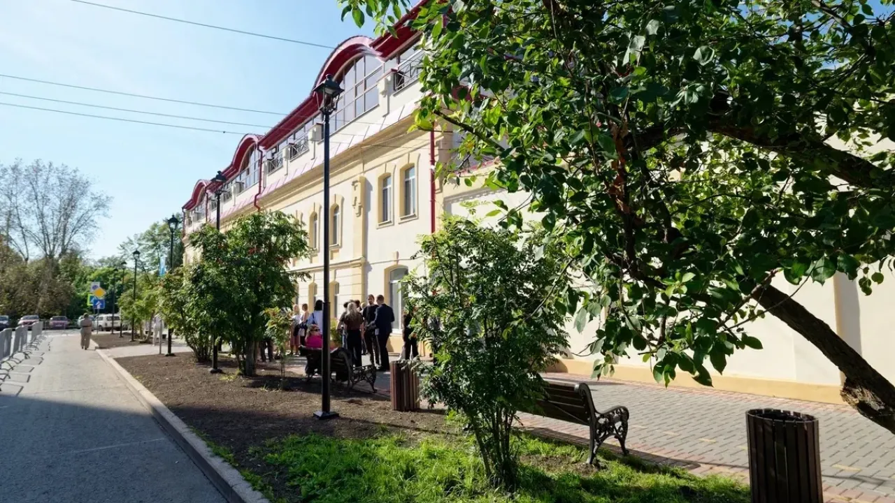В Томске к 100-летию финансовой системы города открыли Аллею финансистов — Томск Сейчас