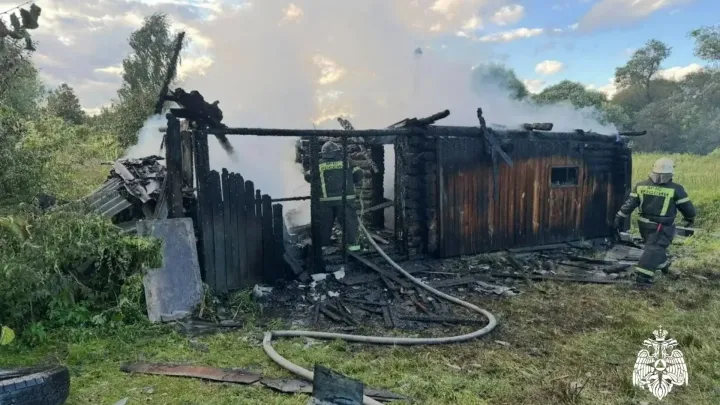 В Конаковском округе ликвидировали пожар в бане