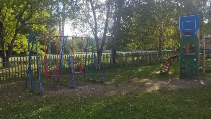 В поселке Красное Знамя участок под детской площадкой поставили на кадастровый учет — Тверь Сейчас