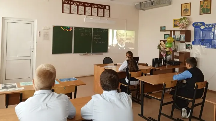 В школах Тверской области стартовал обновленный курс «Разговоры о важном» — Тверь Сейчас